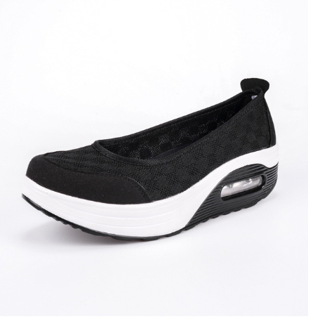 Women's sports shoes