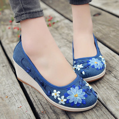 Women's canvas shoes