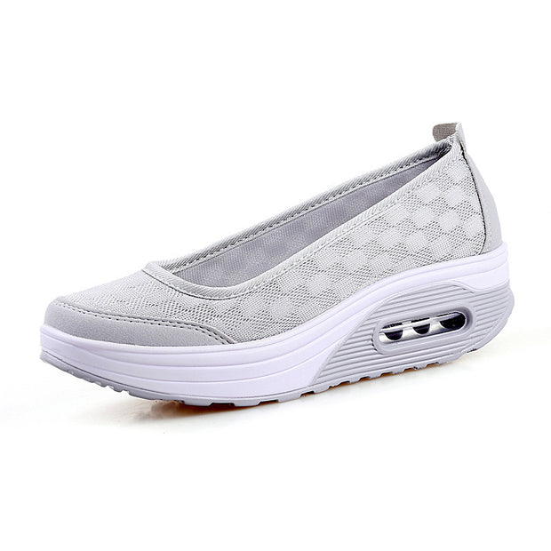 Women's sports shoes